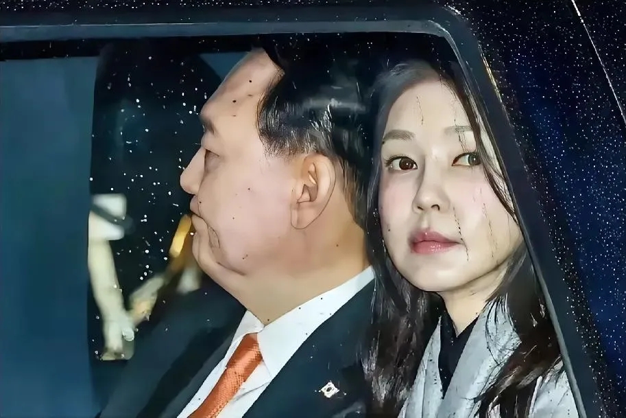 数千‮警名‬察都‮法无‬逮‮尹捕‬锡悦