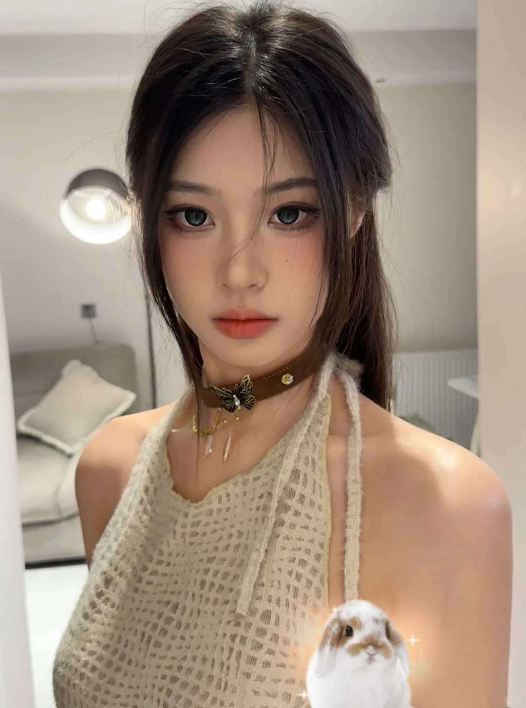 这是不是纯欲丧甜感
小猫眼线攻击性很强 但实在御#妆容分享
 #清冷感
爱鼠了(