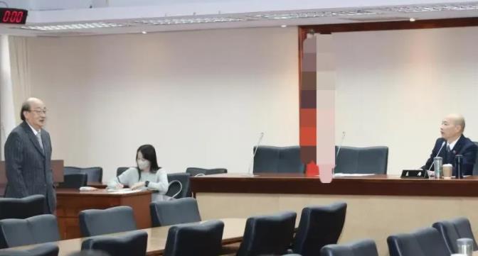 宪诉法朝野协商   柯建铭发言达25分钟  韩国瑜打断盼“一言九鼎”

今天立院