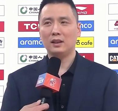 上海男篮主教练卢伟谈球队大胜同曦，他表示：年前的最后一场比赛，大家打得都很努力！
