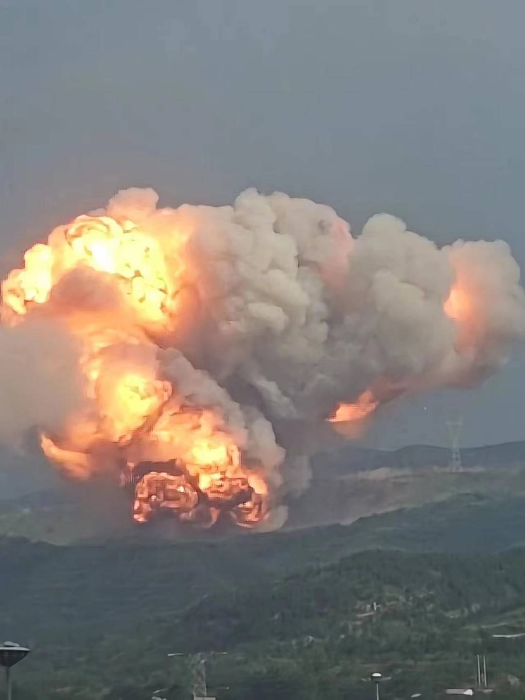 火箭发射失败，在空中解体起火，坠落在一处山区。近日，记者从河南巩义市应急管理局确