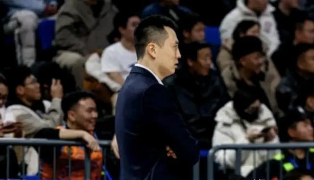 外援情绪失控，杜锋卢伟各显神通