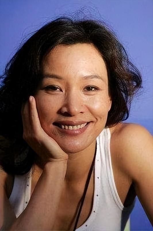 让春晚导演向全国道歉,入美国籍却回中国捞金,她到底什么来头?(美籍华人上春晚)-第14张图片-九妖电影 让春晚导演向全国道歉,入美国籍却回中国捞金,她到底什么来头?(美籍华人上春晚)-第14张图片-九妖电影