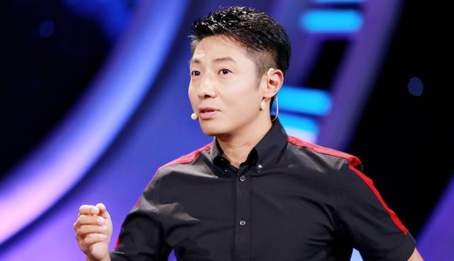 有一次，撒贝宁好奇地问龙洋：“你的择偶标准是什么？”    龙洋的回答让撒贝宁气到不行！