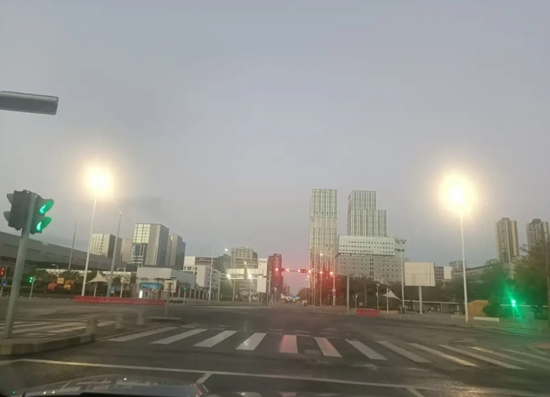 目前社会上，有很多50多岁的人找不到挣钱的途径，说是因为经济环境不好，其实，大多