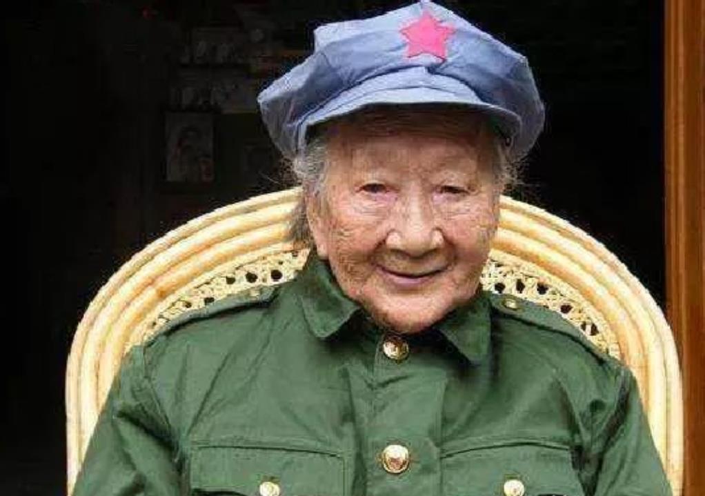 1950年，解放军在剿匪时，不知为何一名女匪首竟主动投降，在之后的审讯中才知道，