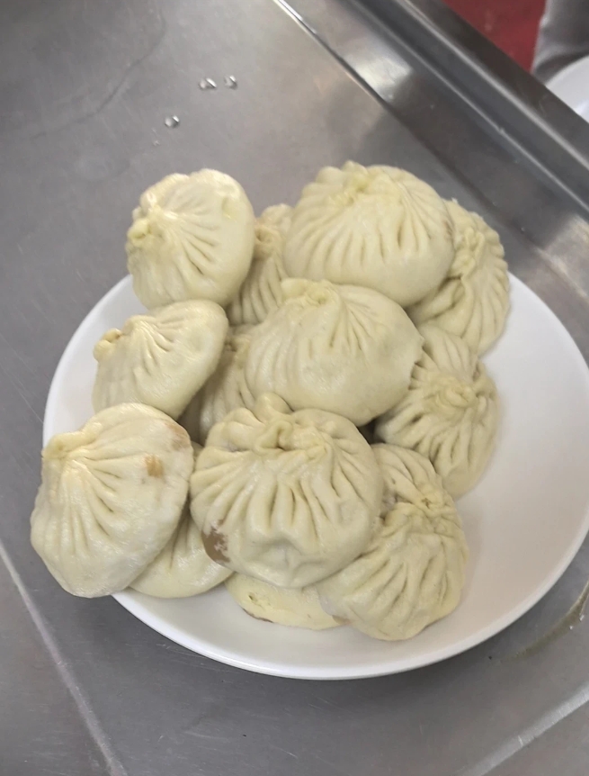 作为一个天津人，我打小就喜欢吃天津包子。老天津卫都知道去包子铺吃包子，只能人等包