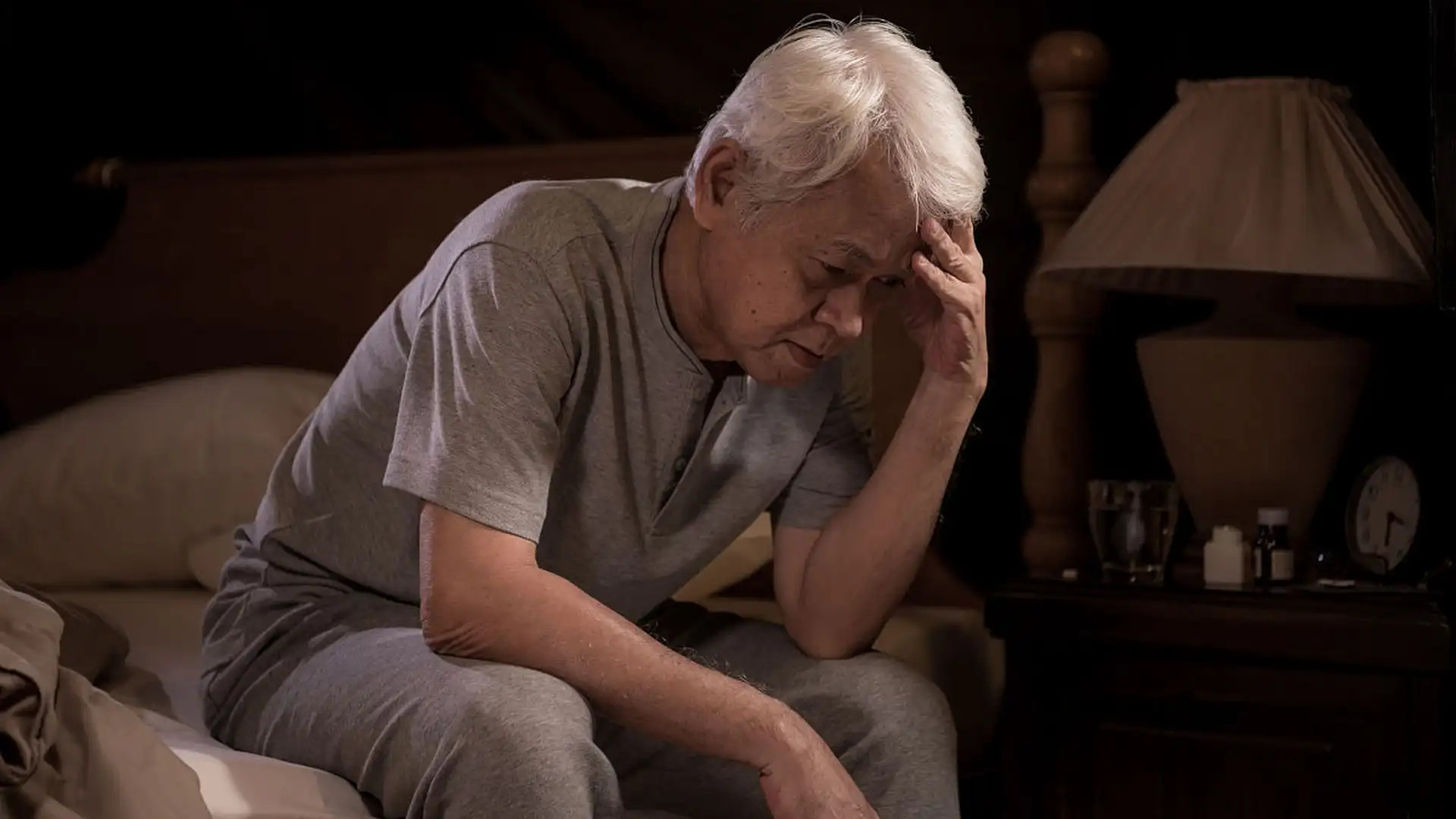 家里老人失眠还依靠吃安眠药？这样助眠更安全