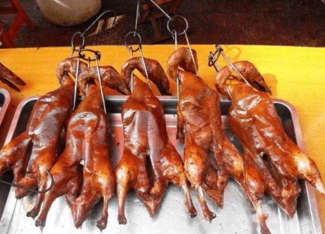 不懂就问，这种烤鸭，整只卖出，市场价25元/只，号称茶油烤鸭，为什么去菜市场买只
