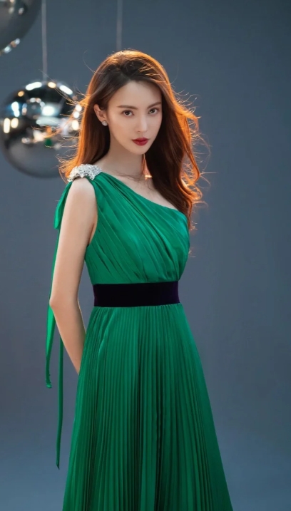 金晨镜头前吃货本性曝光