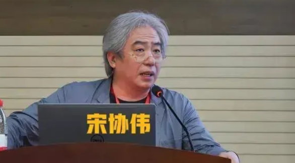 中央美术学院院长宋协伟被抓之后，市面上新旧教材的插图，普遍变得符合中国人审美了！