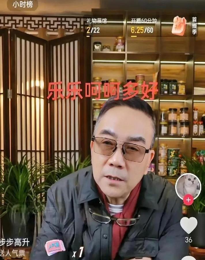 昨夜在杨议的直播间，瓜吃撑了！

四千多人的直播间，杨议直接抛出一个大瓜：“你们