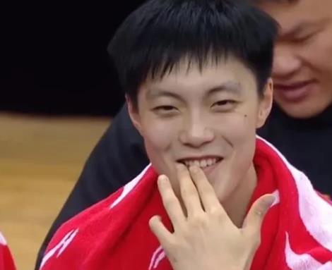 打击太大了！赛前豪言冲击总冠军，广东队遭到前所未有的质疑，怪谁呢？有三人:

1