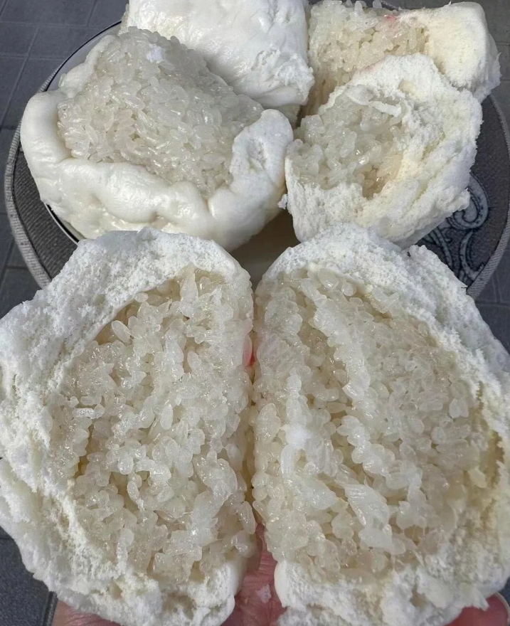 包子馅料是米饭，这个看上去也蛮好吃的样子，哪里的美食？

