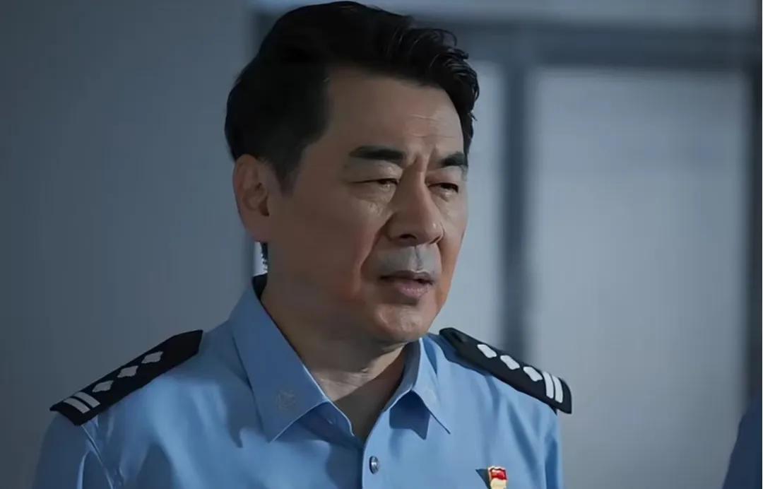 太仓促了！看完《三叉戟2》大结局，我就知道第三季稳了！
1、小吕在最后也没对徐蔓