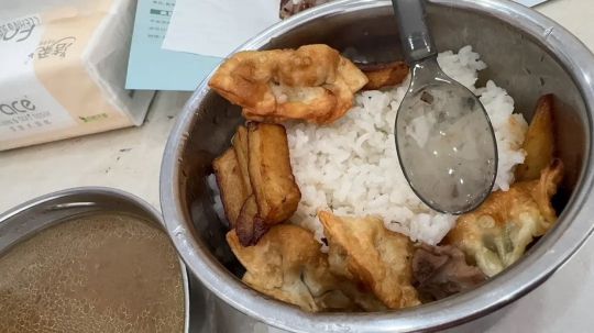 我妈真的生怕我吃不饱