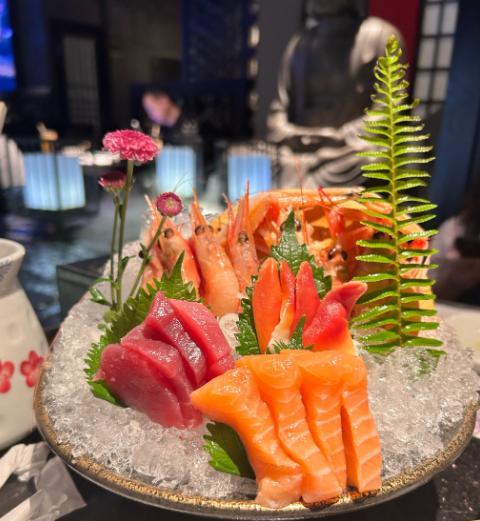 为什么日本海鱼可以做顶级刺身，而中国的海鱼却大多做熟?
你以为是因为日本的海鱼新