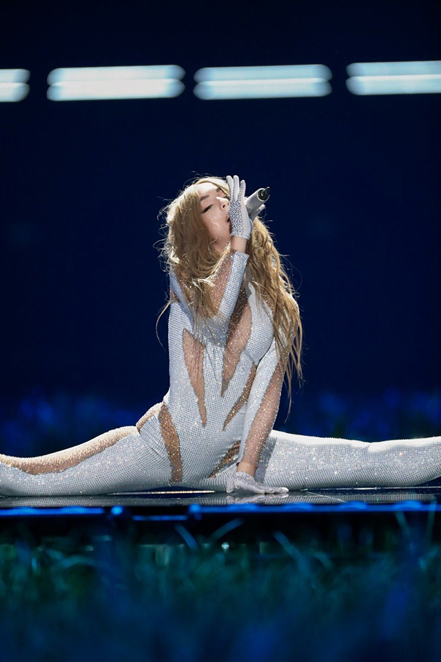 #Mari 退赛#浪姐5，俄罗斯歌手Mari退赛。网友说，姐姐一点也不想演。其他