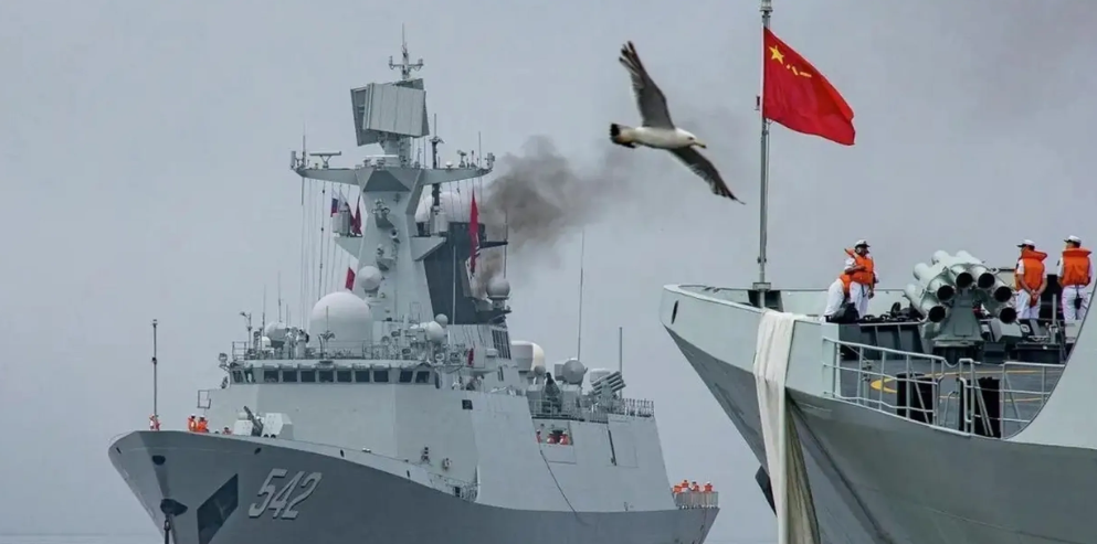 美海军“卡尔文森”号航母战斗群3日再“闯”南海，不过这次不同的是开着了AIS来的