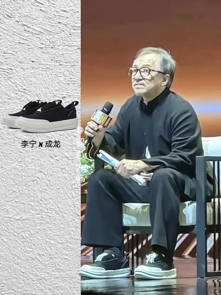 这是成龙？已经70岁了？
成龙 出席泸州老窖封藏大典时的穿搭，一身黑色中山装，上
