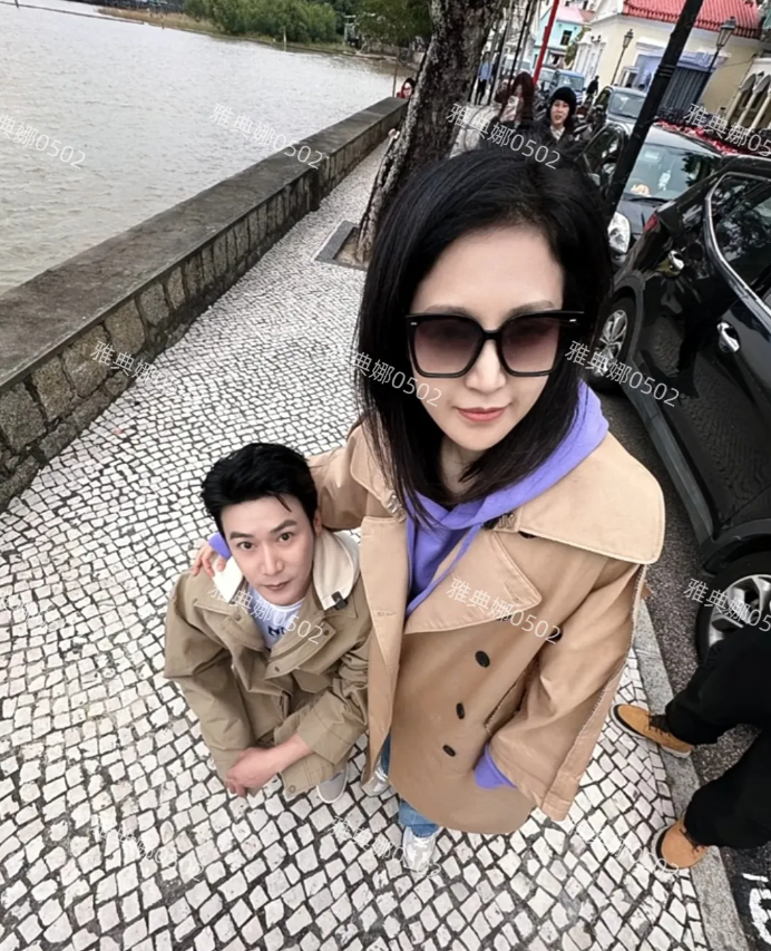 女儿给陆毅和鲍蕾拍的搞怪照片太逗了，陆毅一家游澳门，四口人的合照，满屏都是都是大