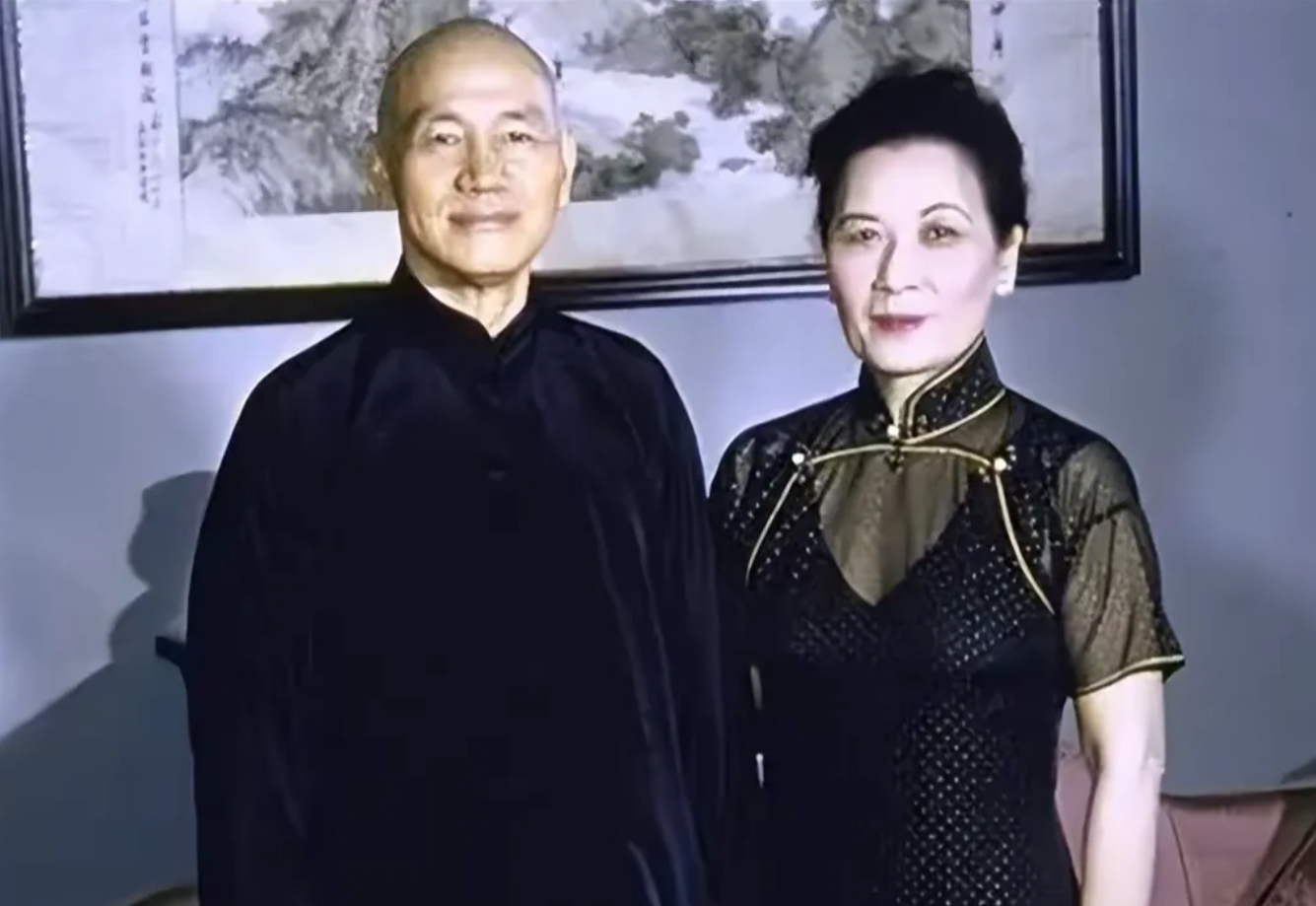 宋美龄是“四大怪癖”，让蒋介石苦不堪言

第一个：灌肠，据说106岁去世的宋美龄