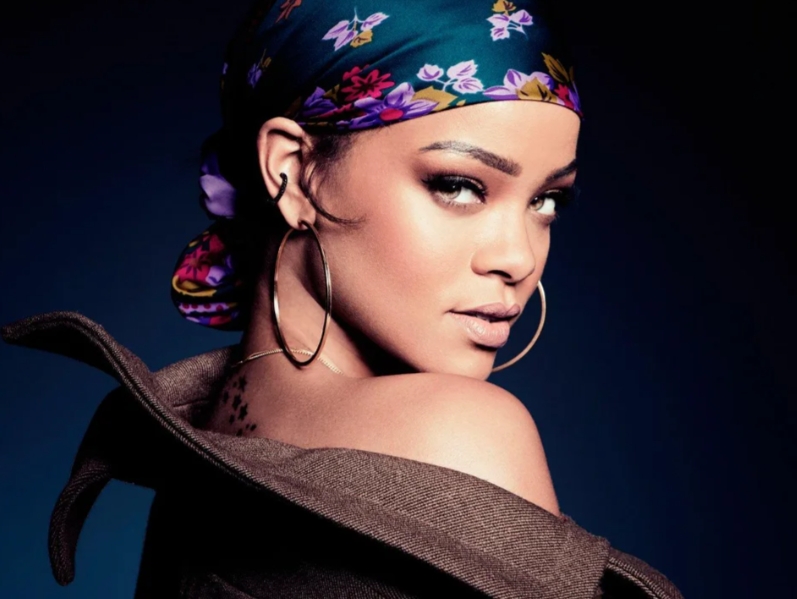 蕾哈娜摊煎饼，网友笑称“山东天后”