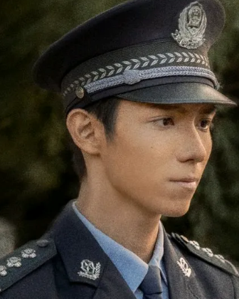 继续追剧《真心英雄之最后一个任务》。

随着张长山（谭凯饰演）的下线，观众也失去