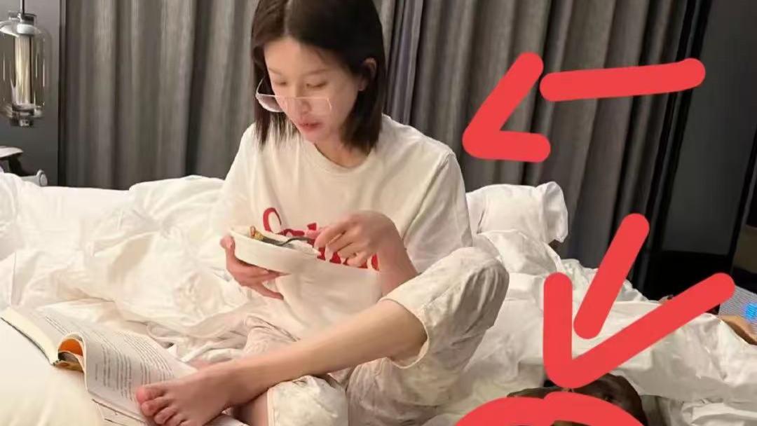 昨天吞咽困难，今天大口吃锅包肉，赵露思恢复速度让评论区炸窝了！