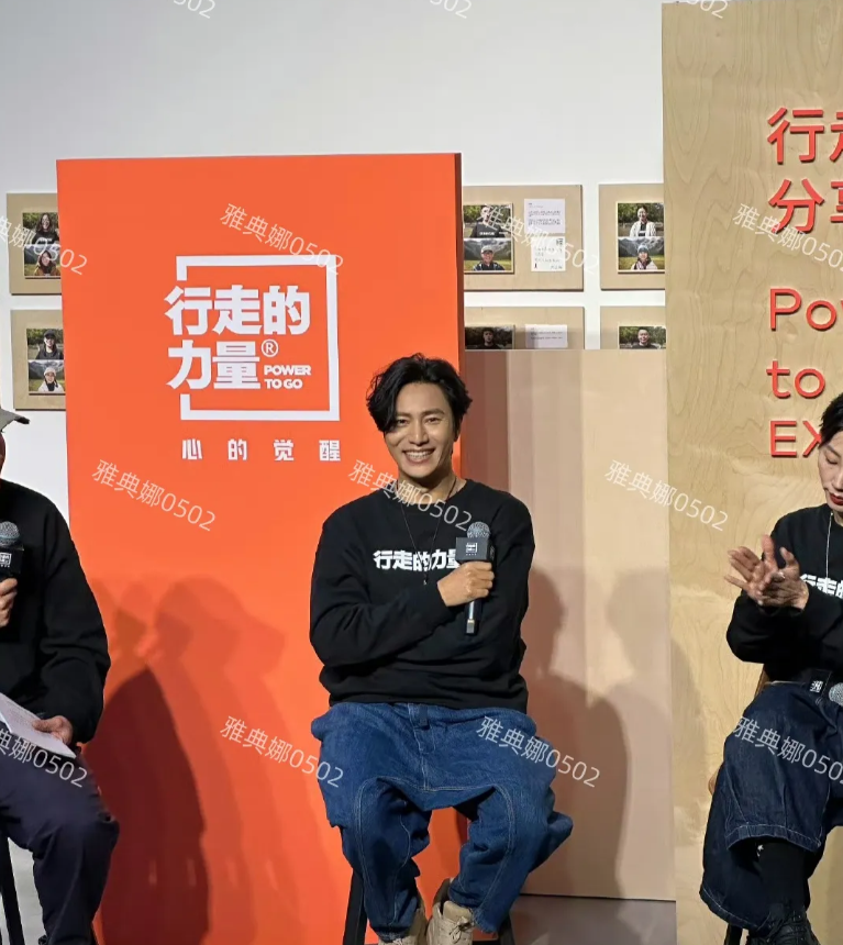 北京朗园遇到陈坤，本人气质很独特很文艺，健康的肤色深邃的五官，以及对行走的理解都