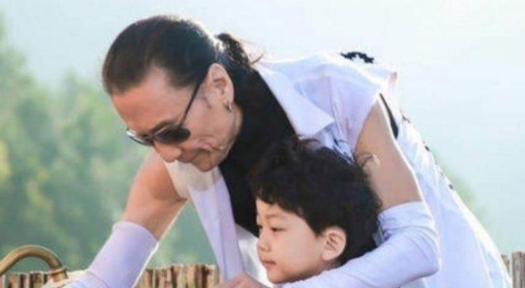 谢贤偷偷地为张柏芝做了三件事，连谢霆锋都不知道。

第三件，谢贤在北京给张柏芝买