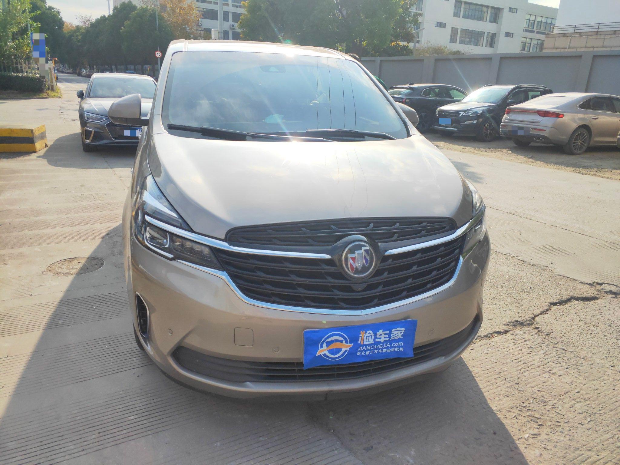 ~三年半时间跑了13万公里，卖车的时候调成5万多公里，这辆别克GL8你愿意买吗？