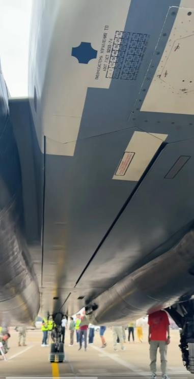 俄罗斯苏57隐身战斗机，就这粗糙的做工怎么可能隐身呢？

看看机身密密麻麻的螺丝