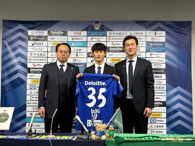终于官宣了！

浙能绿城青训05届球员宁方泽租借加盟FC今治，

将身披35号球