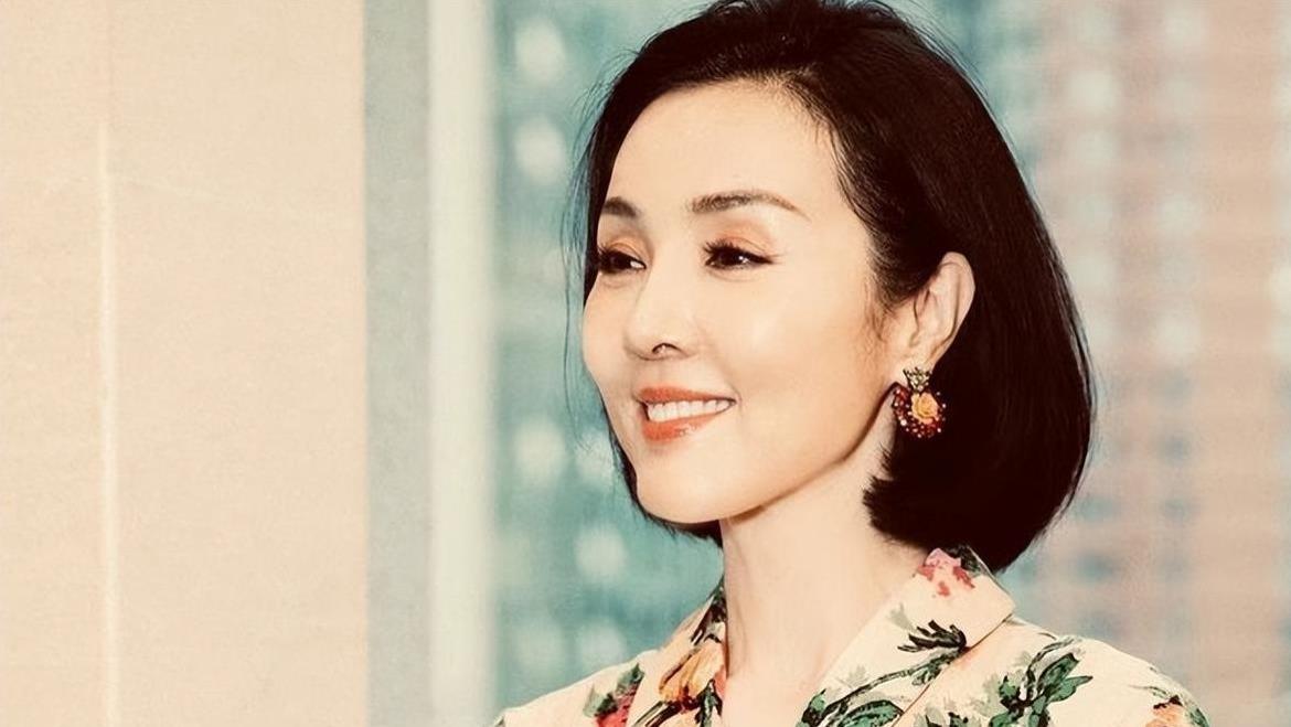 姜文让她“一脱成名”，可戏外却守身如玉，年过50岁还没对象