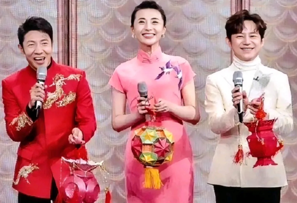 终于明白央视春晚为啥不用张舒越了，原因是：
1.太高：她1.76米，再穿上高跟鞋