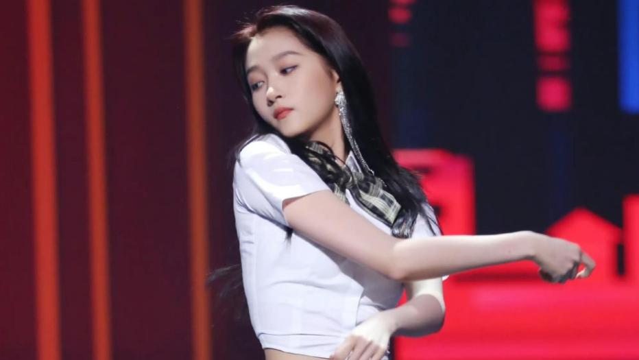 鹿晗ins关注韩团新晋长腿女神，网友：高配版关晓彤？