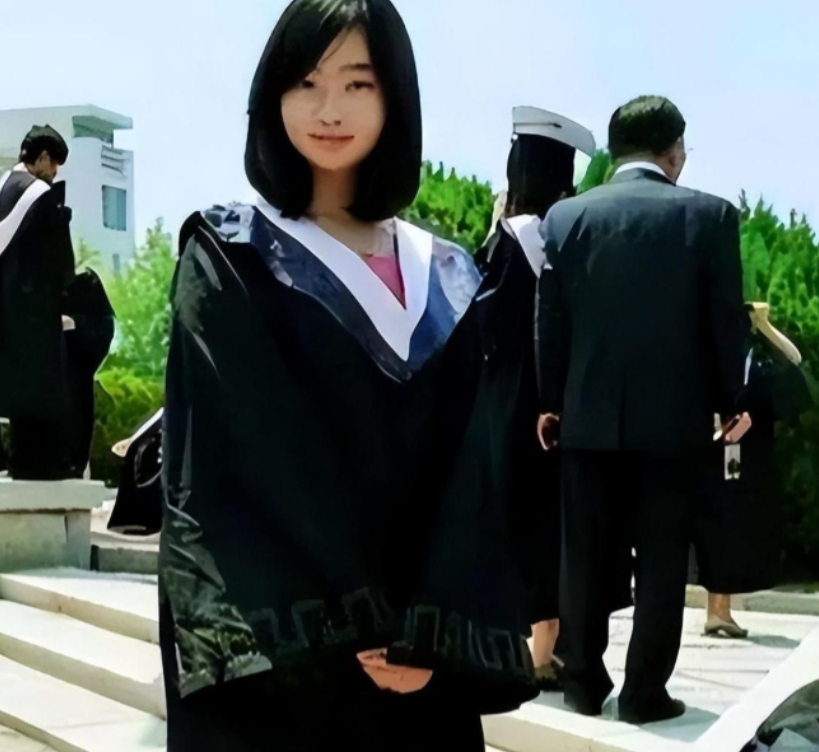 2008年，一大学生做了一场梦，梦中佛祖对她说：“你是我座下的童子，该回来了。”