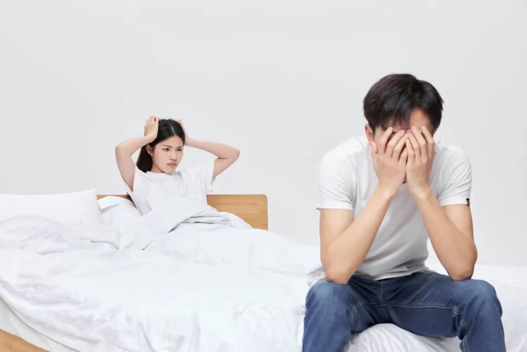 山东莒南，女子半夜睡得迷迷糊糊，丈夫突然兴起，想跟她过夫妻生活。女子拒绝，丈夫勃