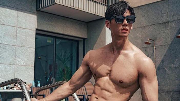 卖鱼小哥，神似许光汉，一身腱子肉堪比模特