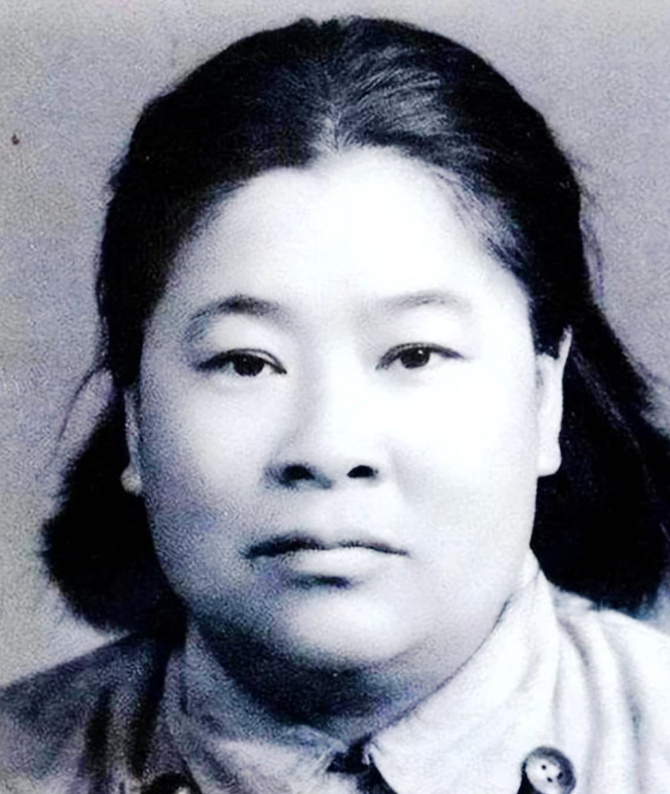1933年，传闻部队中有位来自武当的女侠，许世友心中火热，他发起了挑战的号角：“