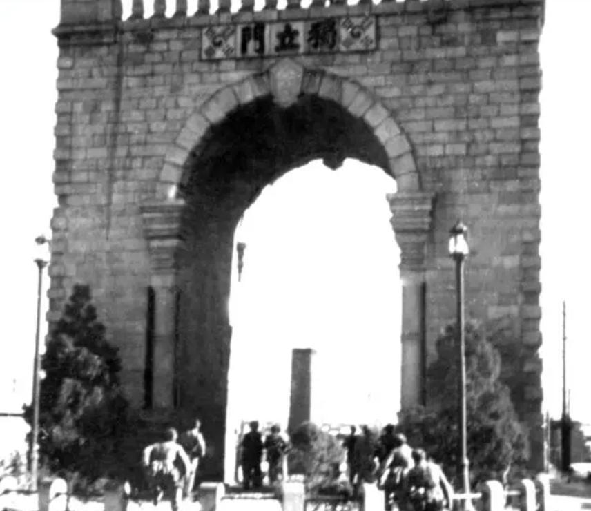 “看来尼克松还是不服气啊！”这是70年代尼克松访华时，毛主席说的一句话，奇怪，尼