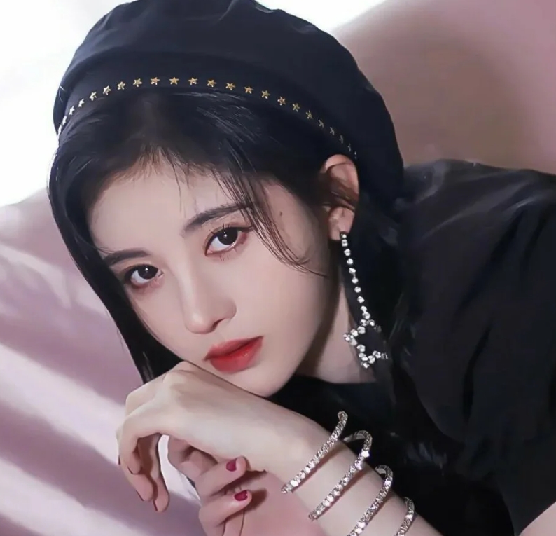 鞠婧祎由一普通女孩，变为超精致美女