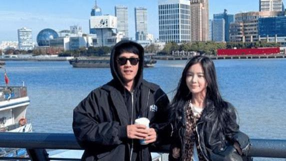 杜淳北京新家曝光，全是高端家具LV茶几抢镜，王灿进屋都要戴鞋套