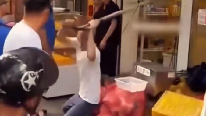 这次确实不能怪城管，不信听听附近商户怎么说！