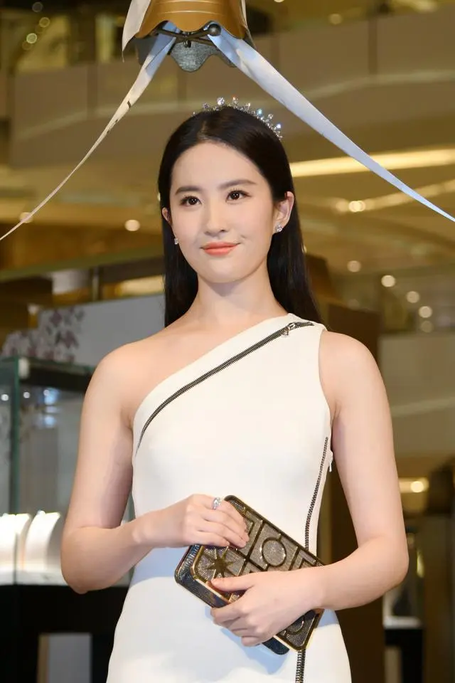 刘亦菲的善良与坚韧