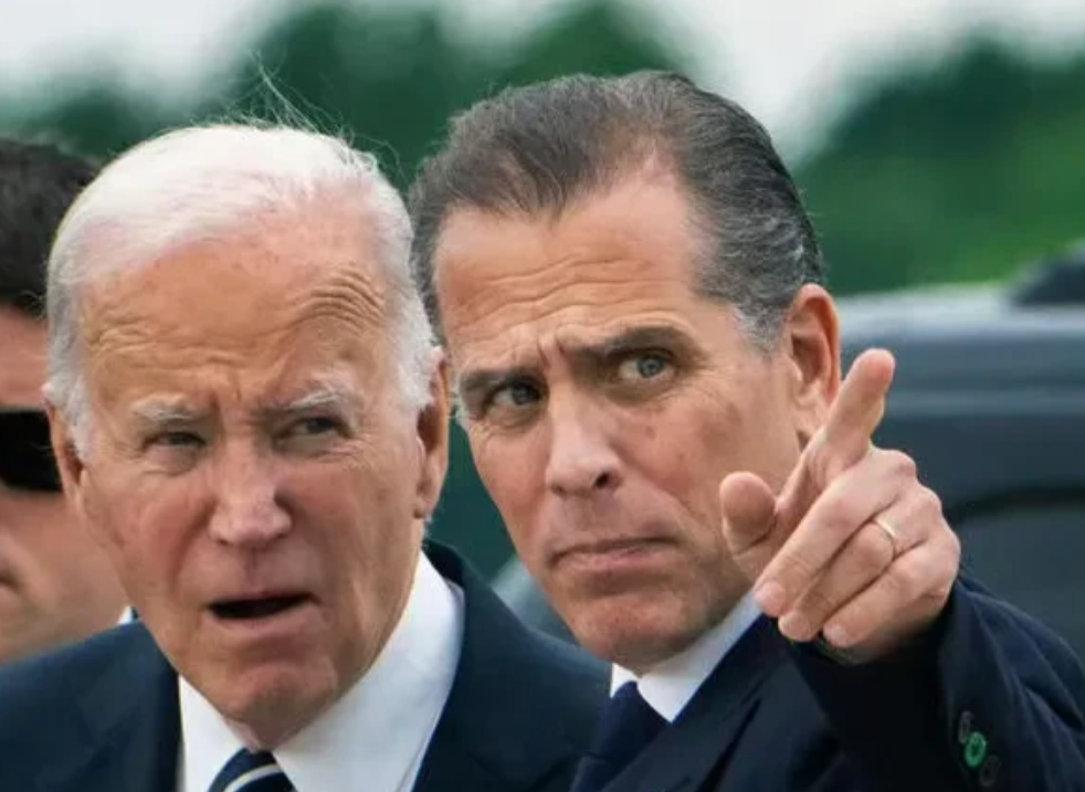 太尴尬了！特朗普怒斥拜登赦免儿子亨特，俄罗斯也对拜登父子进行了嘲讽！