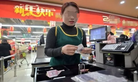 “你介绍下这个套怎么用？”广东韶关，一醉酒男子半夜买安全套，于是来到24小时便利