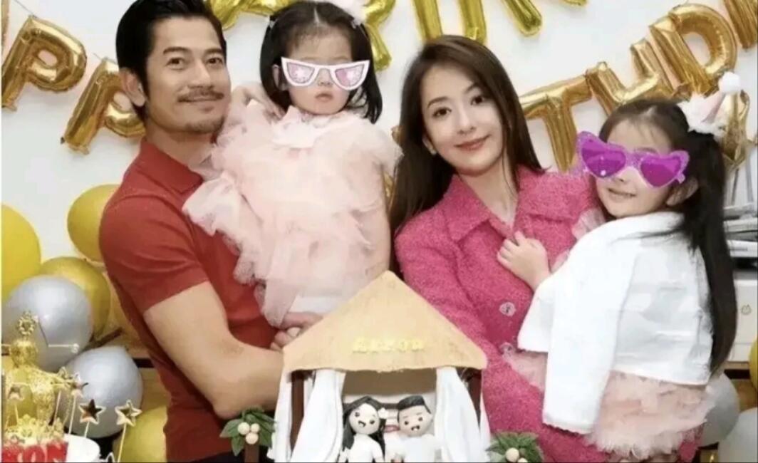 身家20亿的天王巨星，更是暖心“女儿奴”