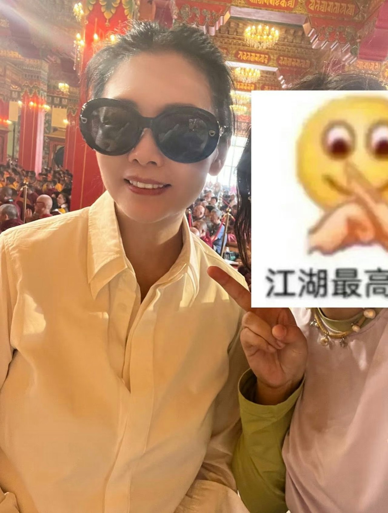 邱淑贞夫妇现身尼泊尔拜佛